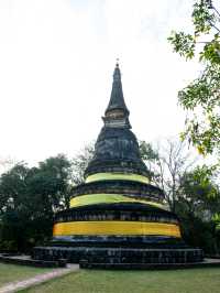 황금의 숨결이 깃든 사원의 새벽 