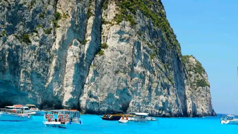 Turquoise Dream🚤 — traveler post in Kefallinia