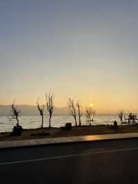 Sunrise over Erhai Lake, Dali 🌅☀️