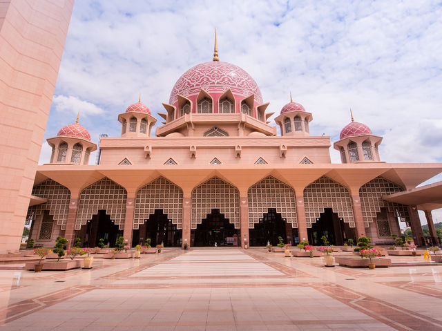 Uncover the Radiant Legends of Kuala Lumpur! ✨🌆