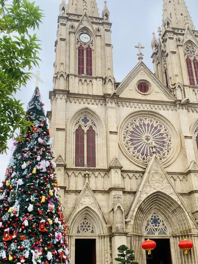 写真撮影｜クリスマスの雰囲気が満ち溢れる広州のノートルダム大聖堂