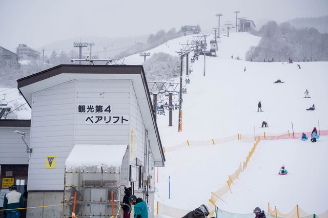 穿著漢服去滑雪，打卡東京周邊人氣很旺的雪場