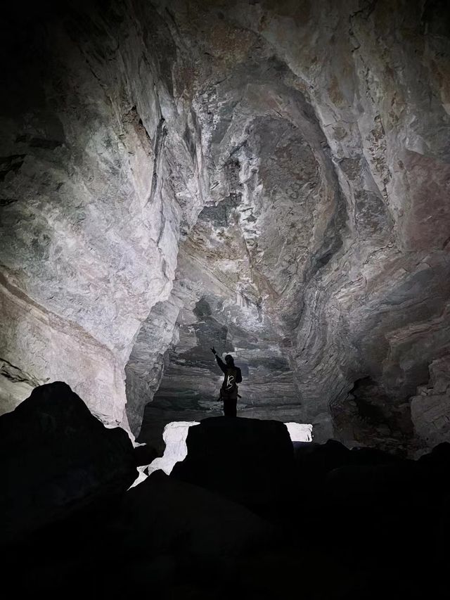 這是世界上已探明洞穴中最高的洞廳-二龍洞