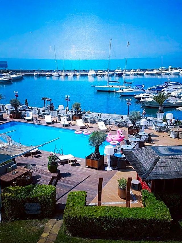 🌟 Unwind in Luxury: Sveti Vlas's Top Hotel Picks 🛎️