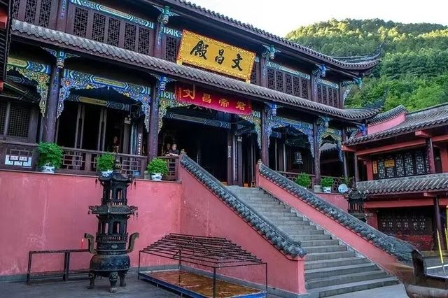 這個夏天一定要去，20度的小眾避暑城市
