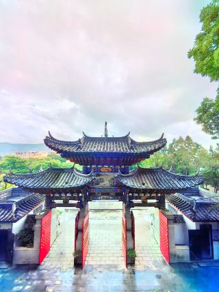 Yuxi Summer Getaway: Linjiang Park.