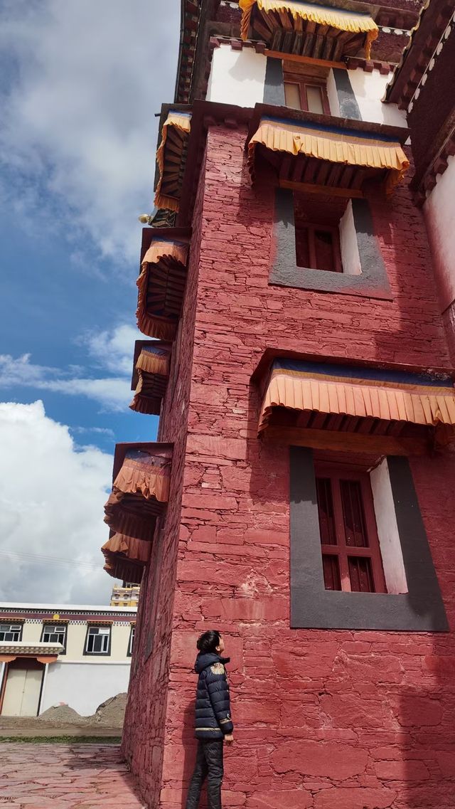 這座寺廟拍照簡直不要太出片了這裡是格莫寺。