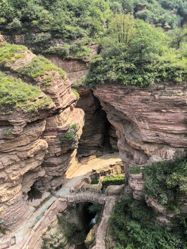 黃崖洞風景區。