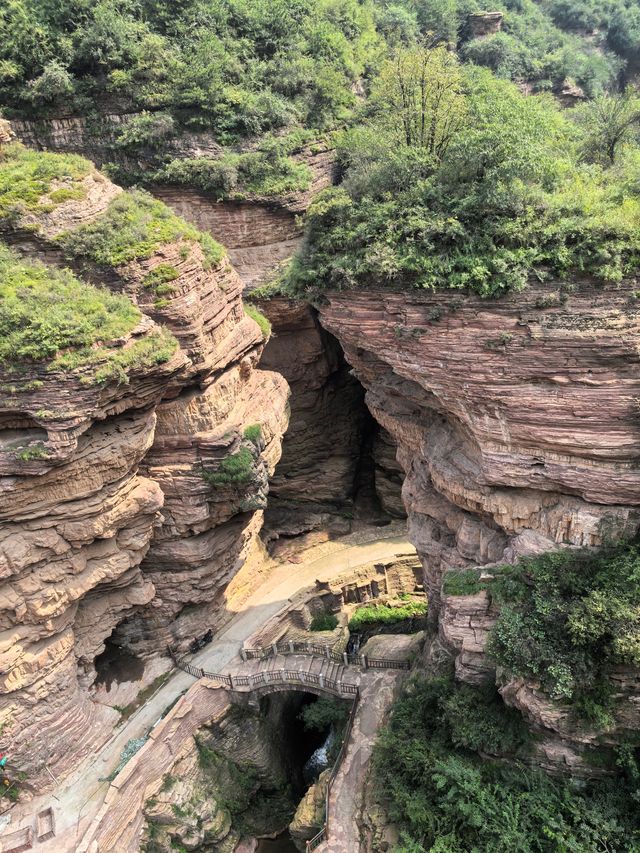 黃崖洞風景區。