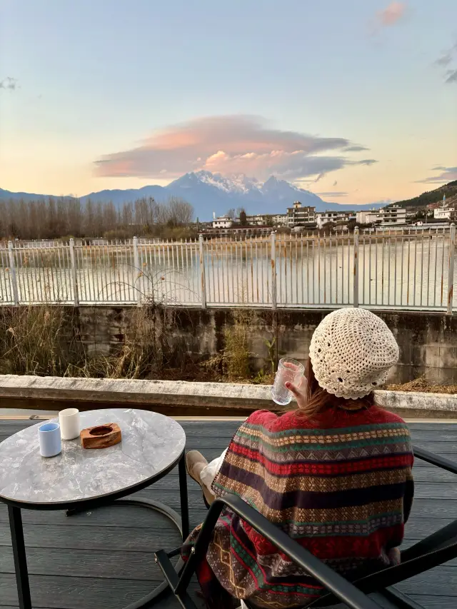 리장!! 옥룡설산이 보이는 정원 호텔!