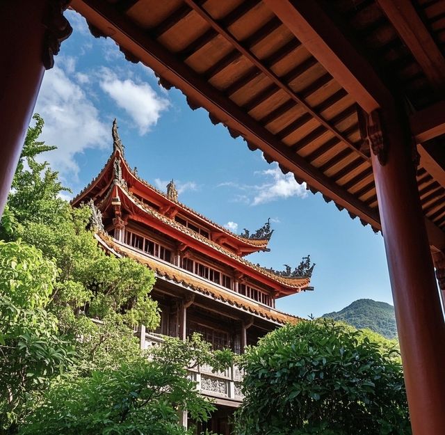 歸仁龍山寺：繁華中的靜謐禪境