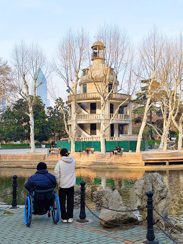 武漢寶藏公園，既有湖泊環繞又有亭台樓閣