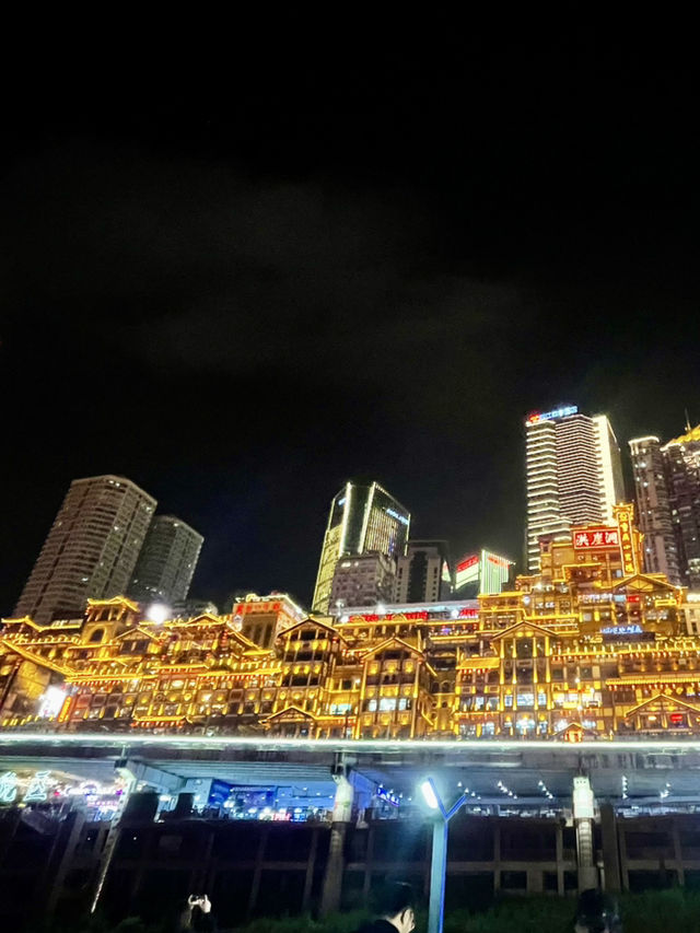 Chongqing’s Evening Charm 🤩