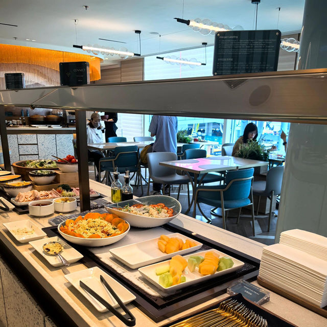 香港機場挖到寶！新開Kyra貴賓室人少景美美食爆多😍