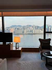 ✨香港紅磡嘉里酒店｜住成「本地生活家」！海景+便利+小酒館，我鎖定了～🌃