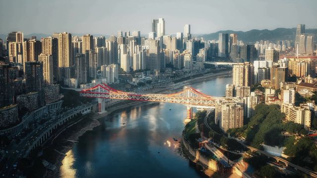 重慶呢座8D城市將浪漫同煙火氣玩到出神入化