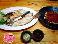 Pattaya's Seafood Feast: A Carnival of Crustaceans Under Neon Skies