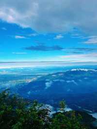 四川峨眉山·金頂｜雲海佛光，一眼入魂