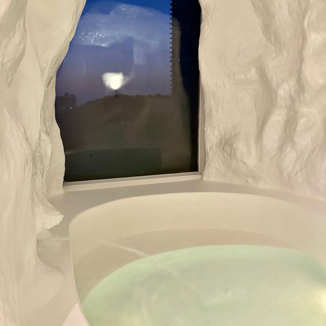 聖托里尼風酒店，等你嚟躺平！