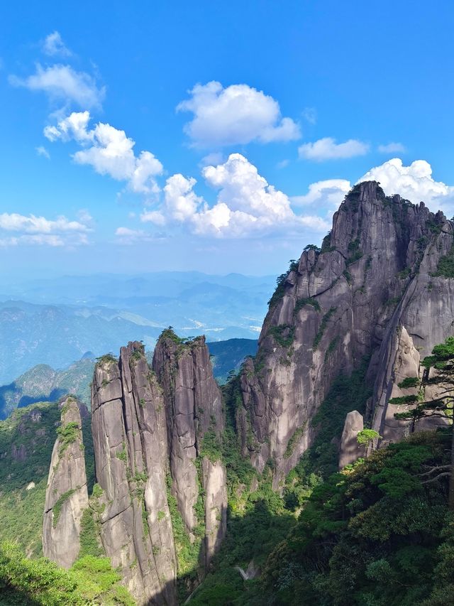 江西上饒三清山雲海撫過巨蟒的脊背