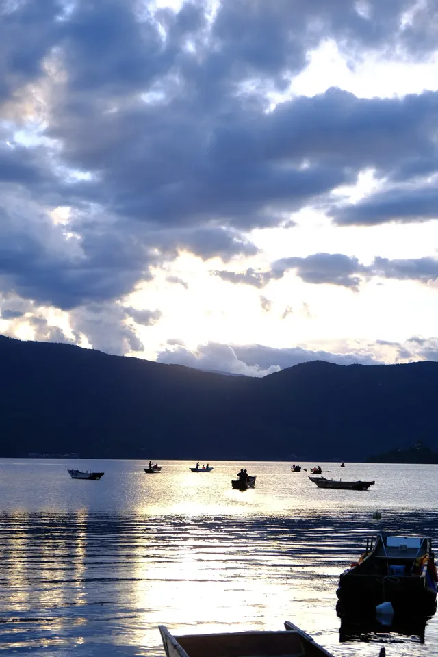 瀘沽湖日落天花板|女神灣的黃昏美到失語 瀘沽湖日落天花板|女神灣的黃昏美到失語