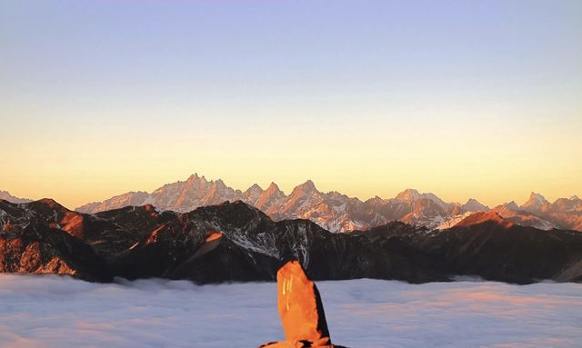 義觀雲海景區終極旅遊攻略:追雲逐日,解鎖山野秘境 核心亮點 以「流動的雲海+震撼日出日落」為核心 義觀雲海景區終極旅遊攻略:追雲逐日,解鎖山野秘境 核心亮點 以「流動的雲海+震撼日出日落」為核心