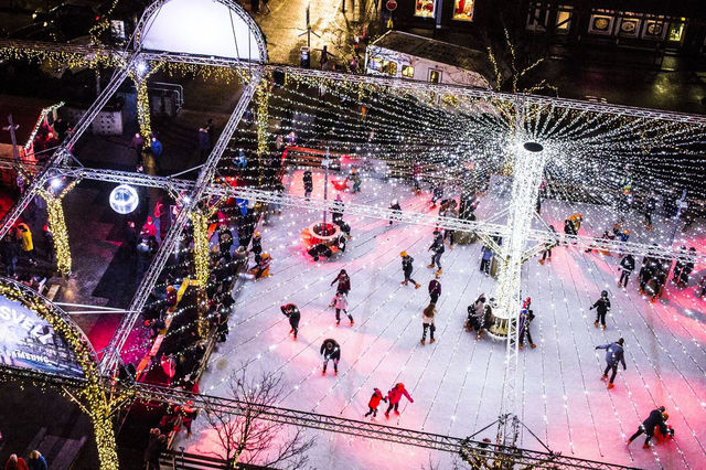 雷克雅未克聖誕溜冰場開放，歡樂不停