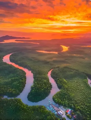 The Legendary Trekking Destination in South America｜The Glaciers and Snowy Mountain Adventures of the Torres del Paine W Trek