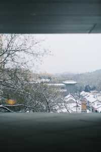 初雪輕吻北京,繪就靜謐詩意畫卷