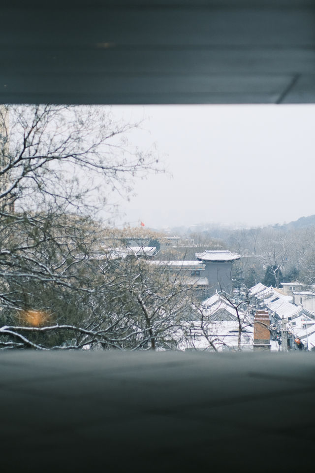 初雪輕吻北京,繪就靜謐詩意畫卷 初雪輕吻北京,繪就靜謐詩意畫卷