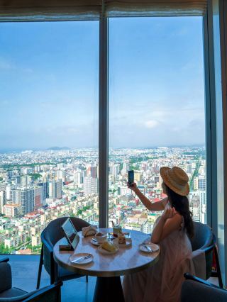 Finally checked it off my list! The high-altitude romance on the 38th floor of the Grand Hyatt Jeju