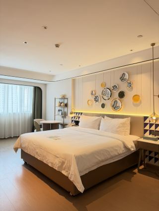 In Lufeng! Stay in a 45㎡ cloud-view room and lie down to enjoy the city nightscape—it's absolutely amazing