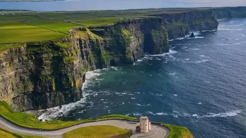 7–10 Day Ireland Travel Itinerary — traveler post in Belfast