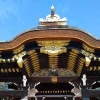 京都 北野天満宮の『なで牛』に雪が積もっていた。