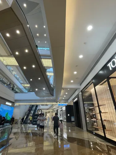 深圳萬象城❤️集中國際品牌‼️羅湖十分鐘車程☺️北上方便商場