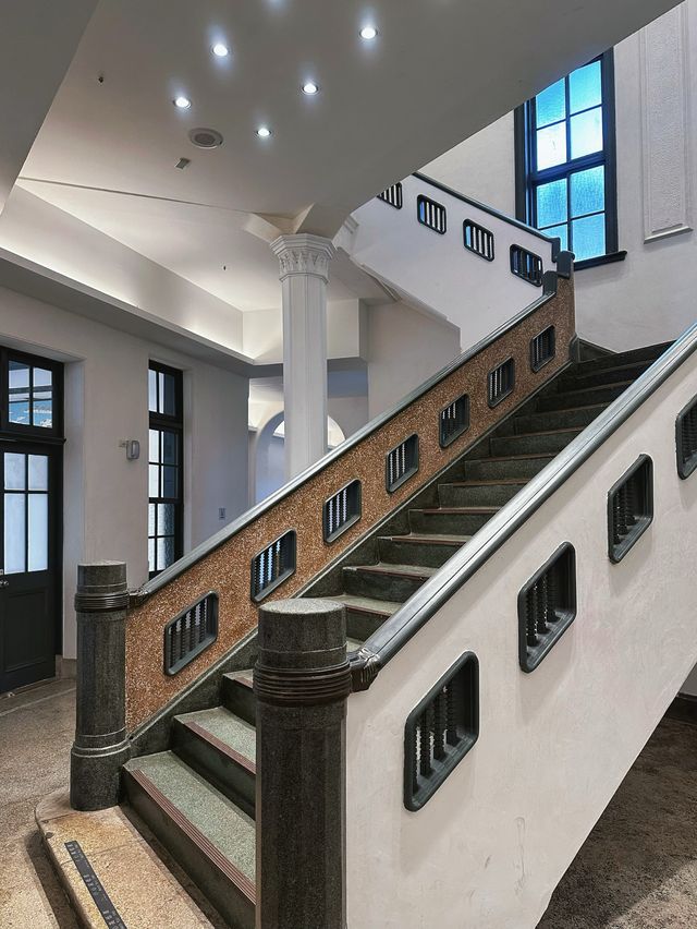 《台南》警察署改建的美術館 林志玲包場舉辦婚禮-台南美術館一館