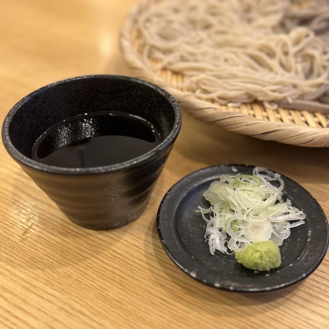 【大阪・難波】蕎麦好き必見！2種類の蕎麦を食べ比べ「そば道 裏なんば店」