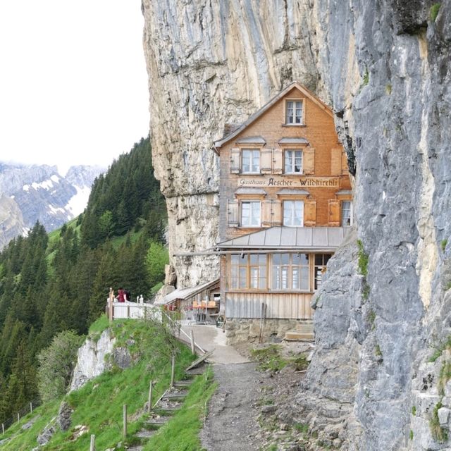 美的像明信片的瑞士懸崖餐廳-Berggasthaus Aescher