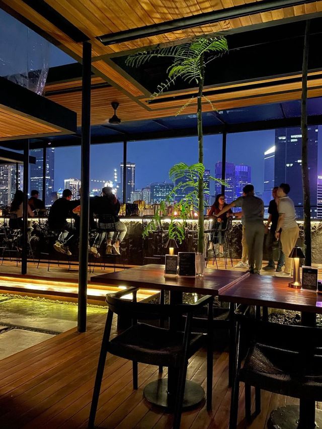 New Rooftop Lounge In Jakarta 🌃