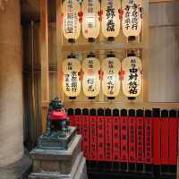 隱藏於京都最熱鬧商店街的神社