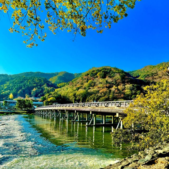 嵐山の紅葉と渡月橋