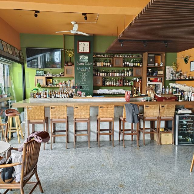 屏東服務環境都很棒的旅店 複合式咖啡廳+酒館