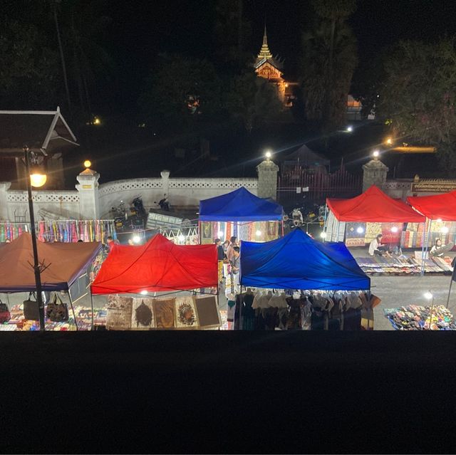 ルアンバパーンの夜の定番スポットLuang Prabang Night Market