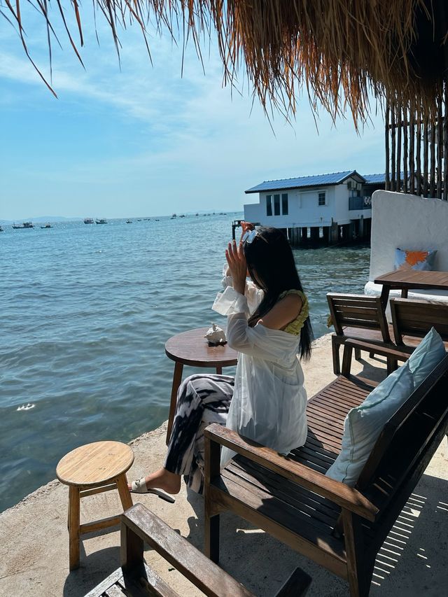 Fat Submarine คาเฟ่วิวสวยที่เกาะล้าน 🍰🏖️