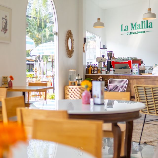  La Malila Café คาเฟ่สีหวาน ราคาน่ารัก 