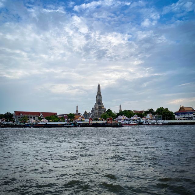 นั่งเรือข้ามฟาก 5 บาท วัดโพธิ์xวัดอรุณ