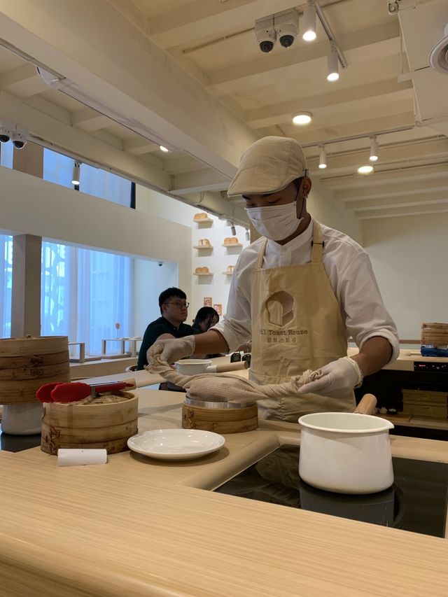 ย้อนเวลาไปทานขนมปังชื่อดังใจกลางสยาม🍞