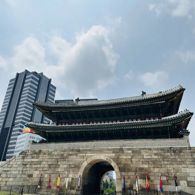 韓国ソウルにある南大門。