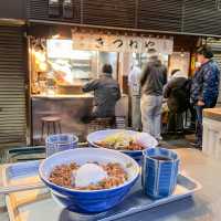 東京美食｜2023築地市場必吃推薦，大推半熟蛋飯糰🌟