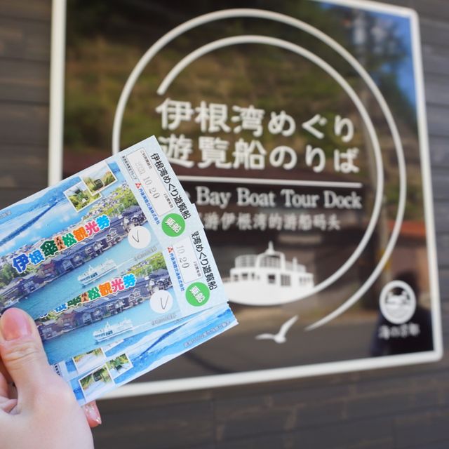 海がそばにあるカフェ